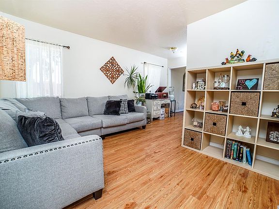 4th image of 4227 Descanso Ave