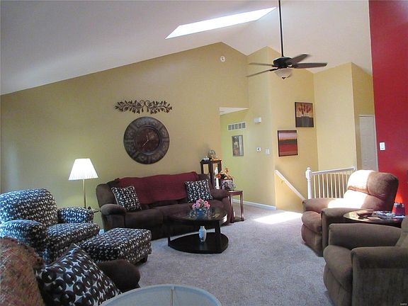 3rd image of 1383 Southgate Dr