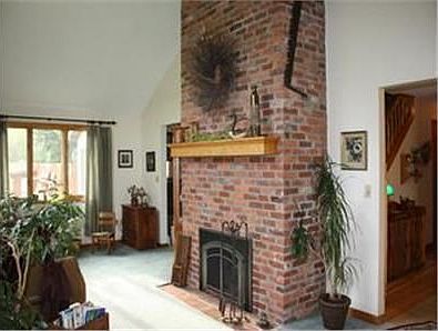 3rd image of 18 Forest Hill Dr