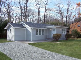 18 Rock Path, Mount Sinai, NY 11766