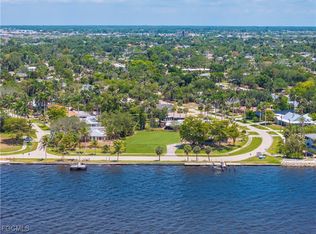 6105 W Riverside Dr, Fort Myers, FL 33919