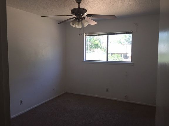 5th image of 817 Muriel St NE