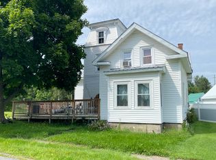 9 Willow St, Champlain, NY 12919