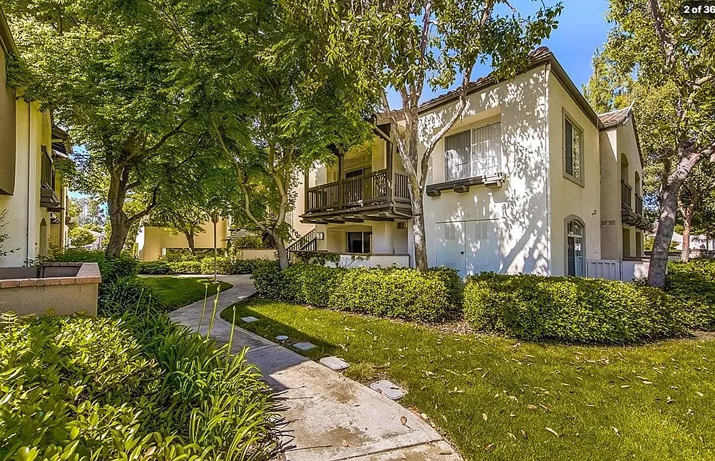 2 bed, 938 sqft, $3,500 — Photo 3