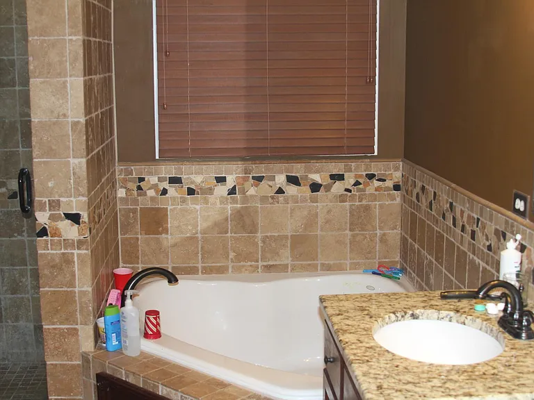 5717 Greenfield Dr — Photo 9