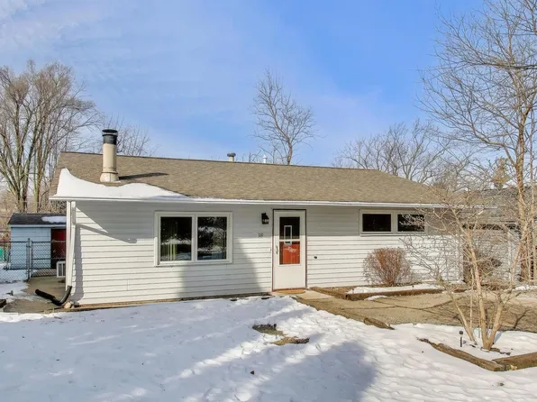 119 Lake Dr, Lake In The Hills, IL 60156