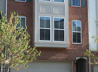42482 Regal Wood Dr, Ashburn, VA