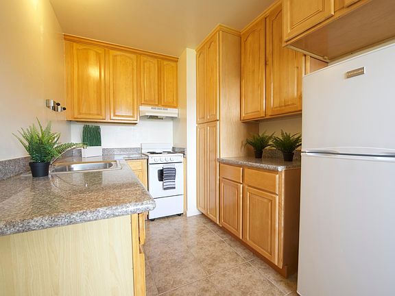 2nd image of 990 E El Camino Real #B9