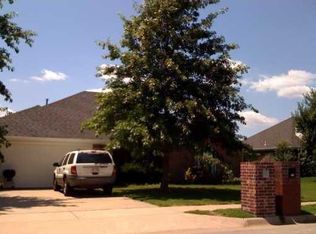 903 N Blazing Star Dr, Fayetteville, AR 72704