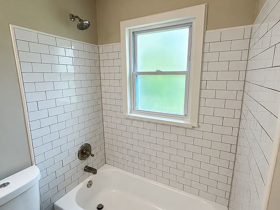 5th image of 1326 Barret Ave #4