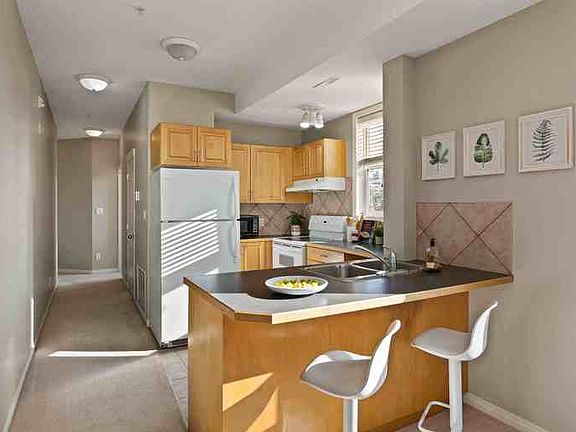5th image of 10145 114th St NW