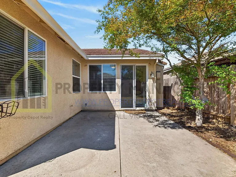 1570 Charm Way — Photo 54