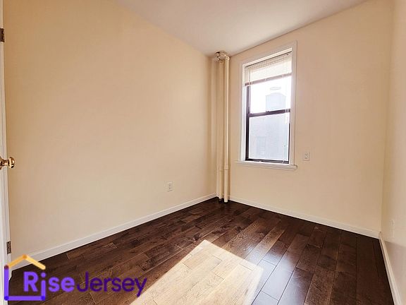 5th image of 64 Glenwood Ave #502