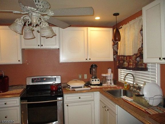 4th image of 323 Van Houten Ave