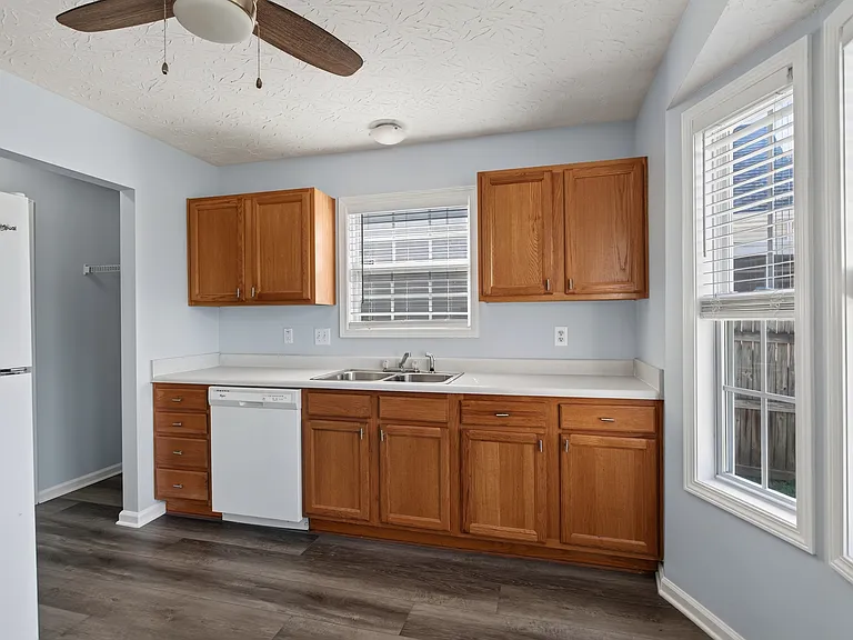 113 Westchester Dr — Photo 10