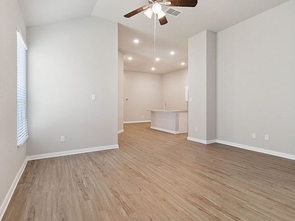 3rd image of 119 Gunner Rd Unit A