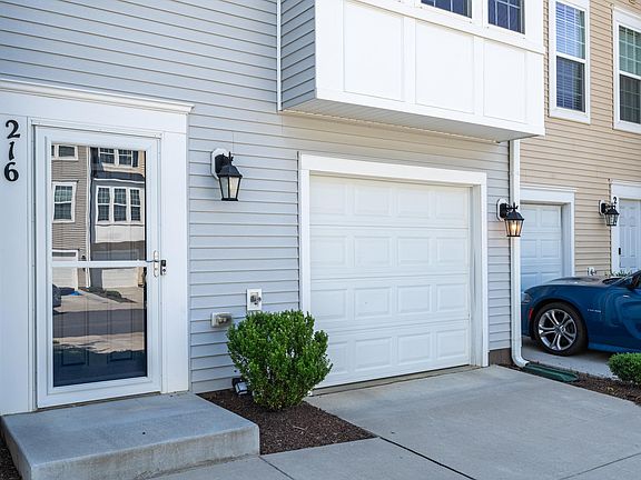 3rd image of 216 Willowshire Ct