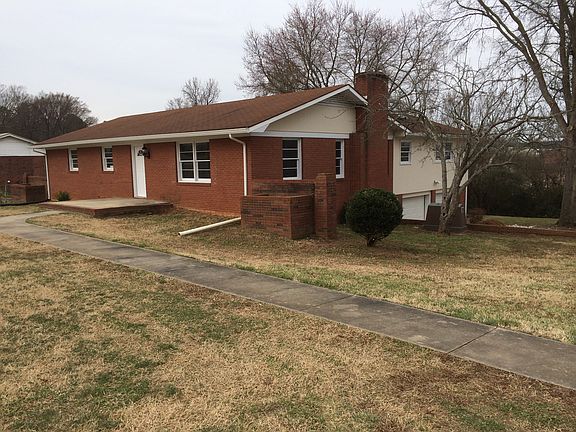 2nd image of 135 Quail Hollow Dr