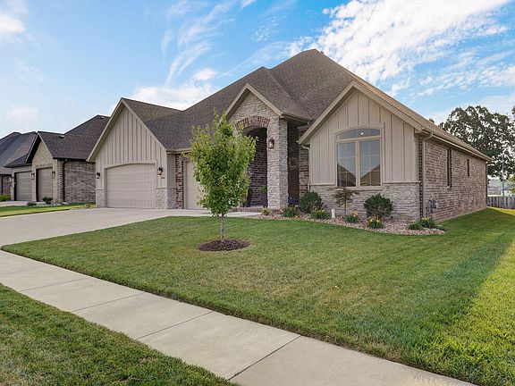 2nd image of 856 E Edenmore Circle