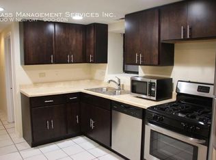 900 W Newport Ave #900GDN, Chicago, IL 60657