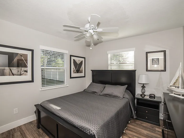 2472 Whitman St — Photo 15