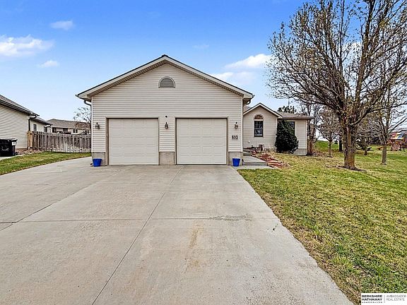 2nd image of 810 Goldenrod Cir
