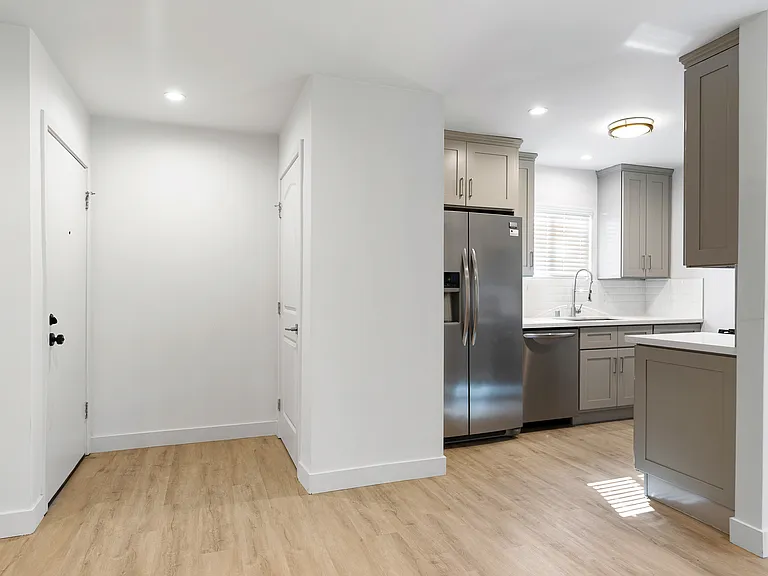 4053 W 23rd St #B — Photo 7