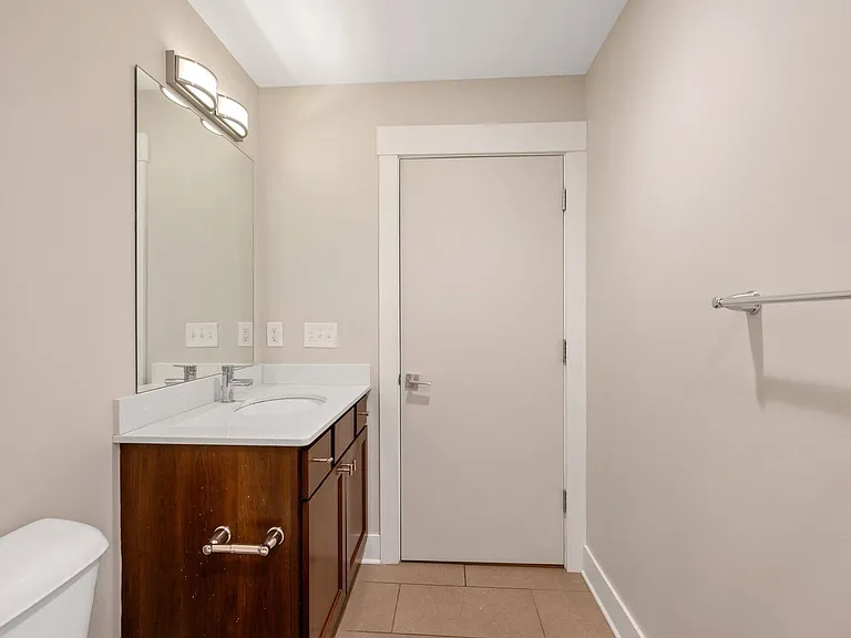 516 E 13th St #4 — Photo 11
