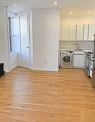 1st image of 240 W 15th St APT 25