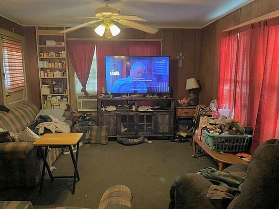 4th image of 612 Market St