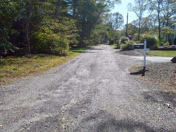 4th image of 18 Chapman Ln