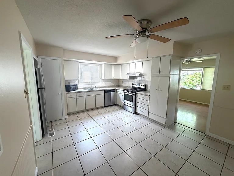 1404 Glendale Dr — Photo 14
