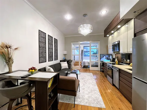 230 East 52nd Street image 1 of 7