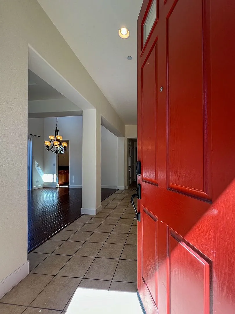 Beautiful Four Bedroom Napa Home on Secluded Cul-de-Sac — Photo 3