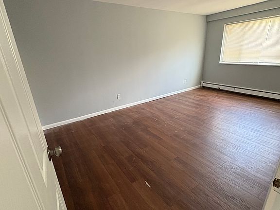 4th image of 121 Hillside Ave #B05