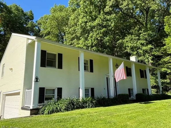 514 Michael Ln, Zoar, OH 44697