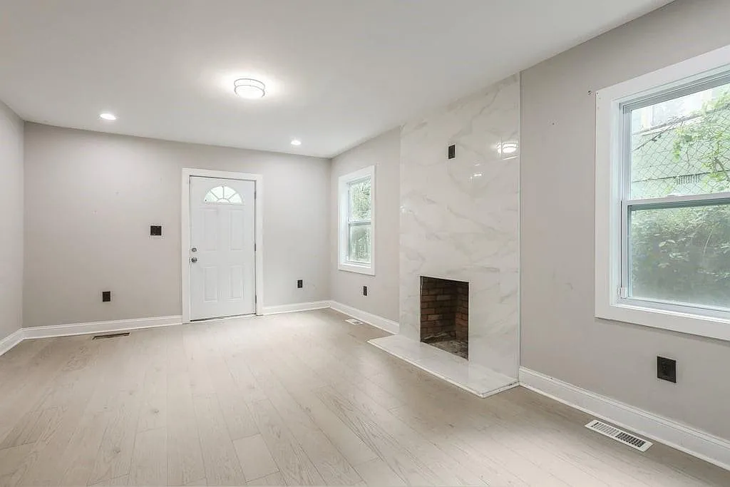 3 bed, 1136 sqft, $2,025 — Photo 3