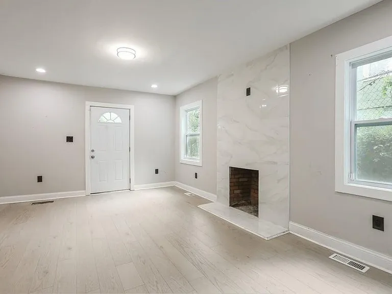 1626 Kenmore St SW — Photo 3