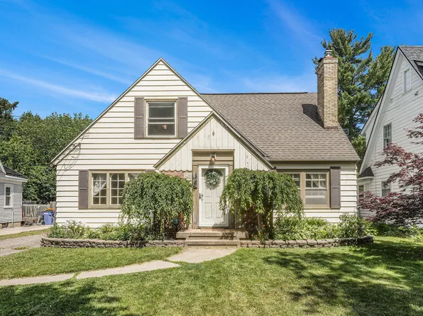 1746 Giddings Ave SE, Grand Rapids, MI 49507