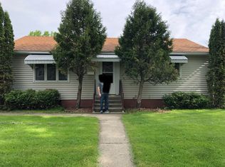 427 E James St, Ely, MN 55731