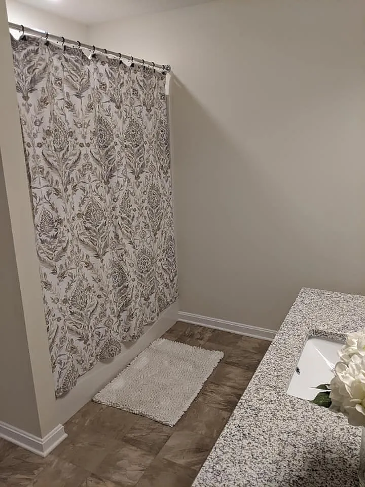 Creekside Crossing Apartments - 9617-102 — Photo 2