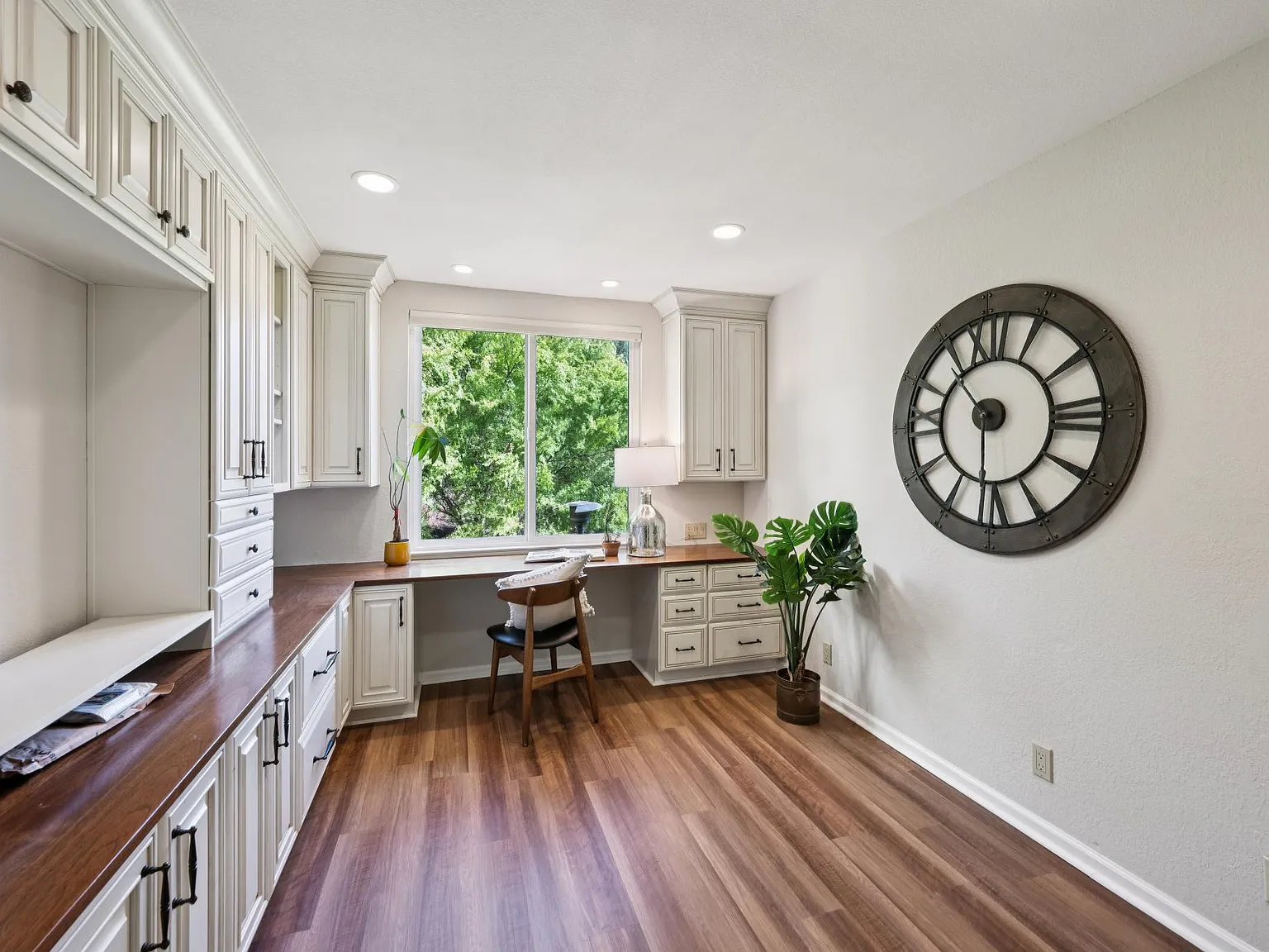 5 bed, 2537 sqft, $7,350 — Photo 3