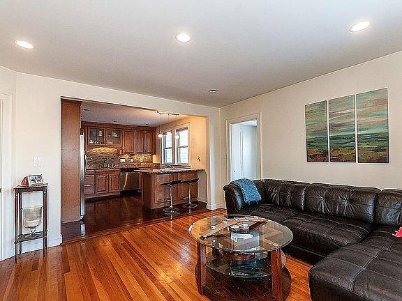 5th image of 40 Elmwood Ave