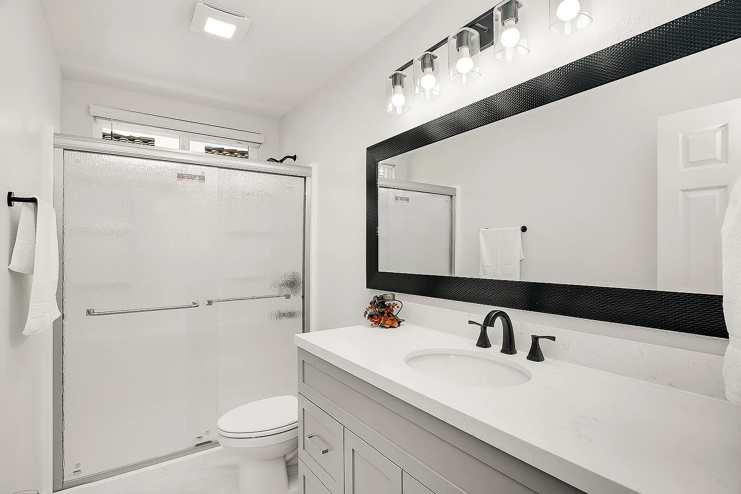 4 bed, 2119 sqft, $4,595 — Photo 4