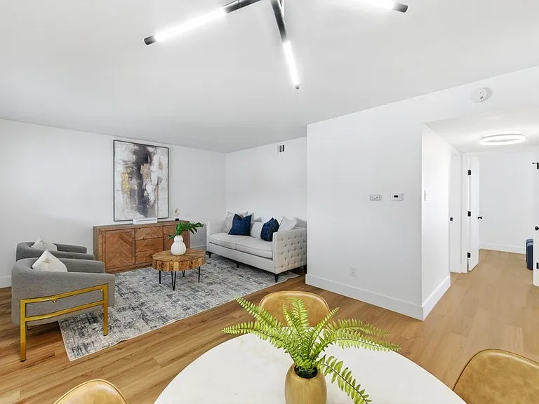 CrestHaus Apartments — Photo 10
