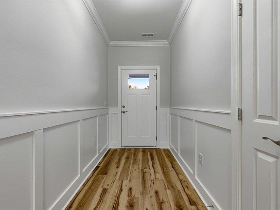 2nd image of 405 St. John Rd.