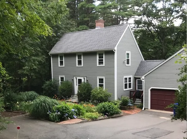 11 Bray Ct, Pelham, MA 01002