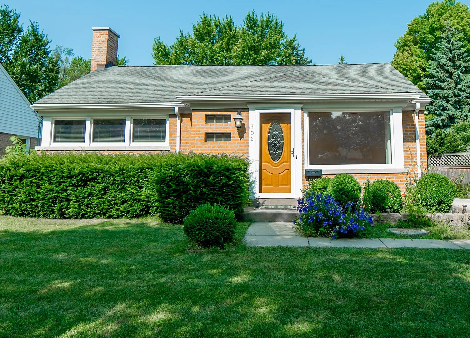 706 S Elmhurst Rd photo 1