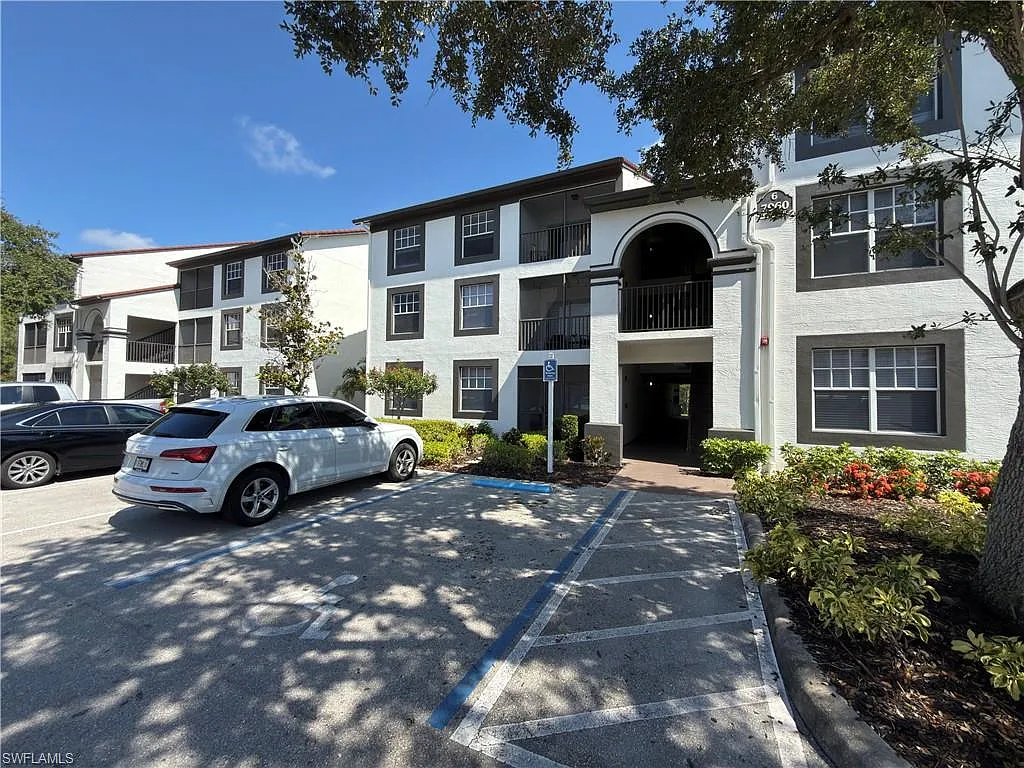 2 bed, 1.0 bath, 1045 sqft, $1,695 — Photo 1