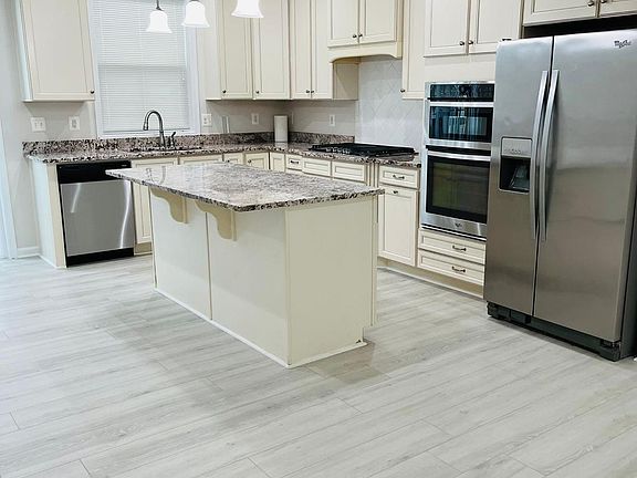 5th image of 14061 Marketcenter Dr